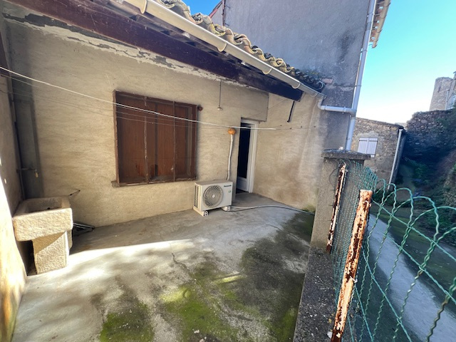 Maison de village avec cour et garage