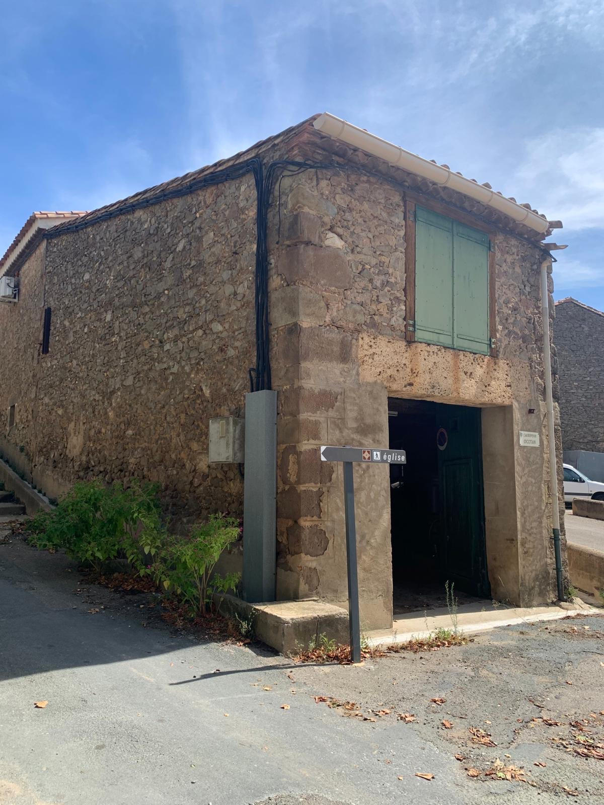 Belle remise en pierre de 75m2 au sol avec étage